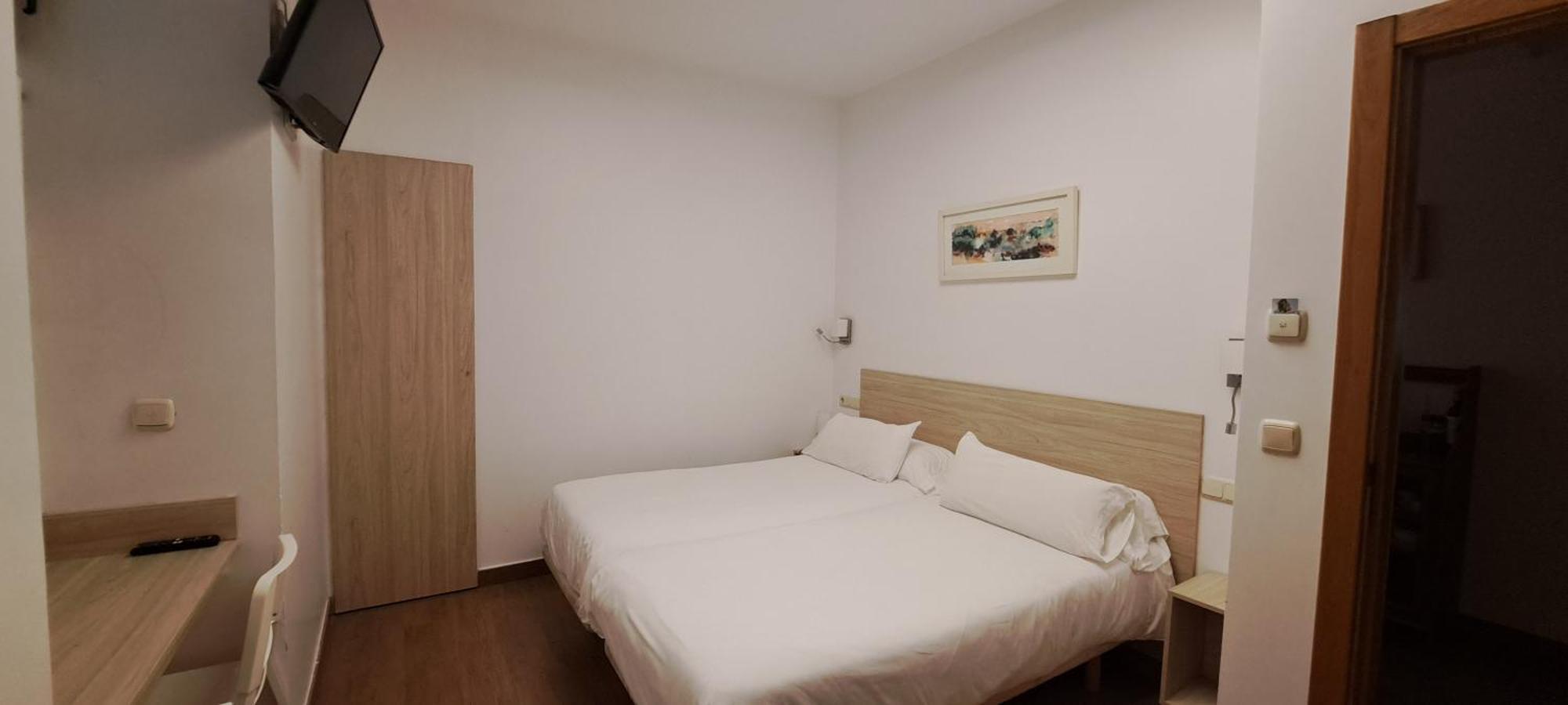 Pension Atxiki San Sebastian Room photo