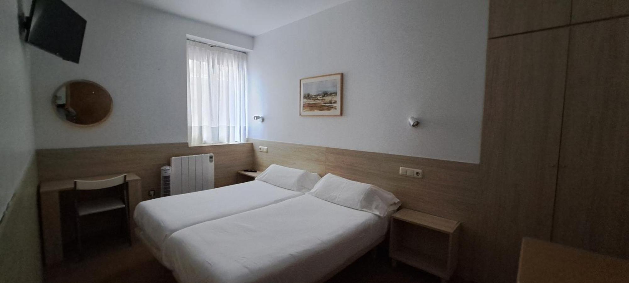 Pension Atxiki San Sebastian Room photo